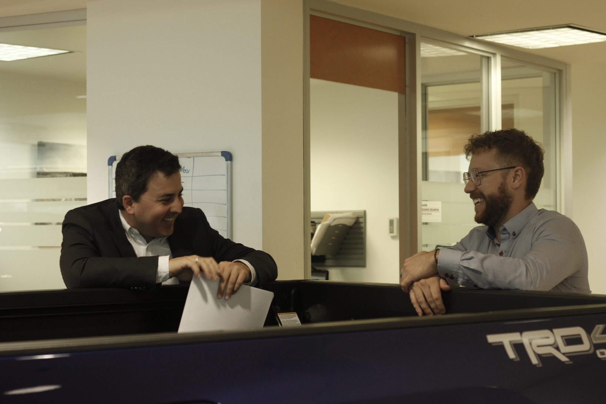 Collègue_ambiance_rire_bou;evard_toyota_lexus